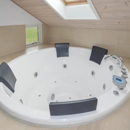Four-bedroom Holiday In Casa vacanze *